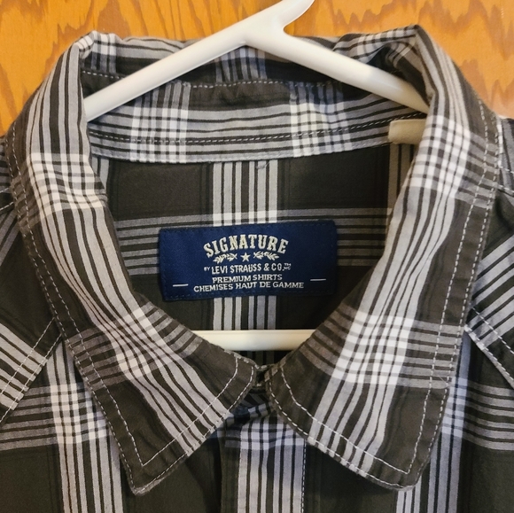 NWOT Levi Strauss & Co. Plaid Button Down - Picture 3 of 4